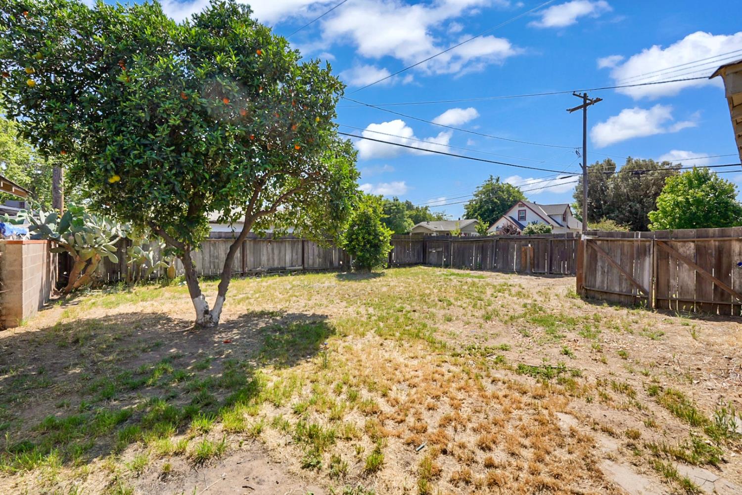594 Park St, Turlock, CA 95380