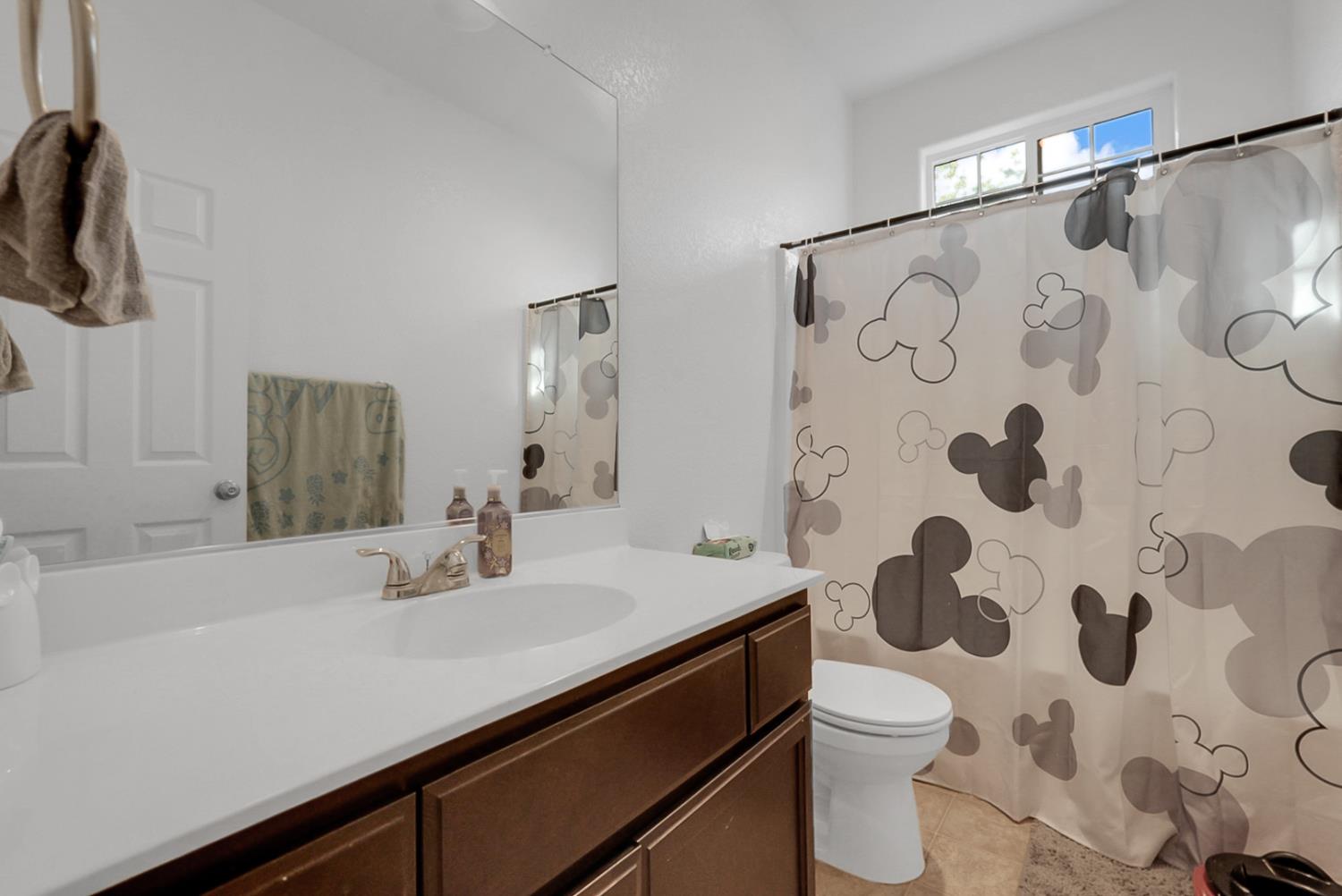 168 Lucca Dr, Newman, CA 95360