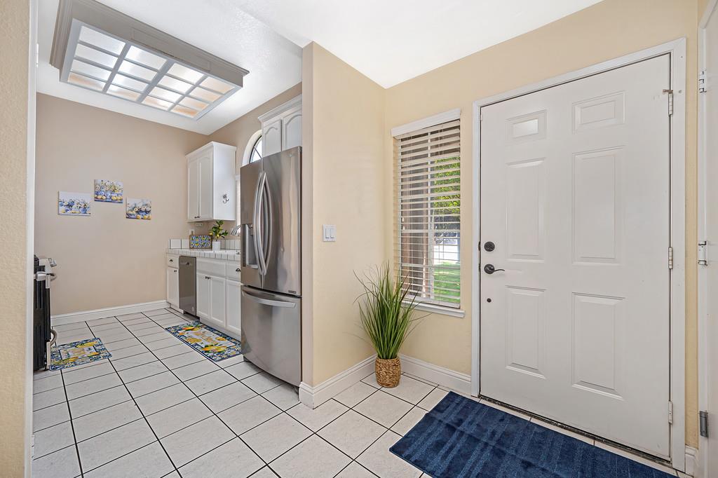 1578 E J, Oakdale, CA 95361