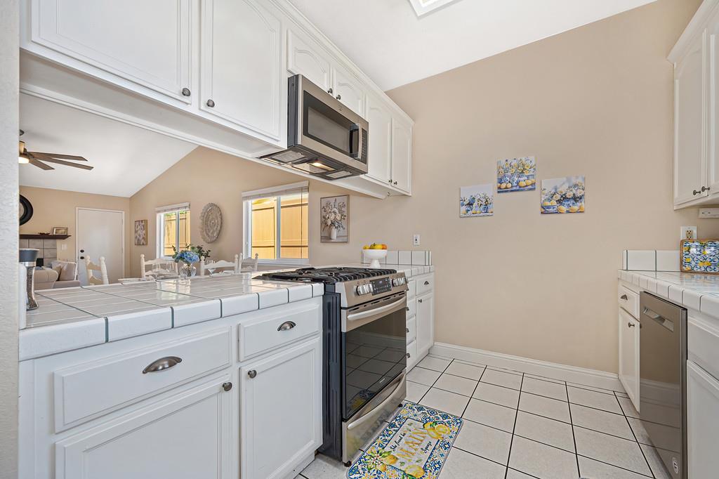 1578 E J, Oakdale, CA 95361