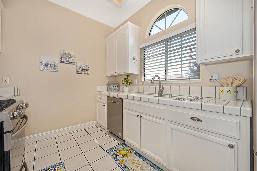 1578 E J, Oakdale, CA 95361