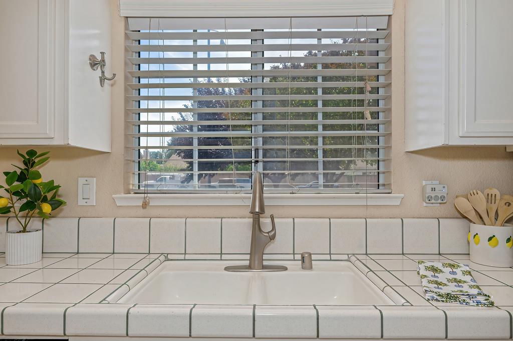 1578 E J, Oakdale, CA 95361