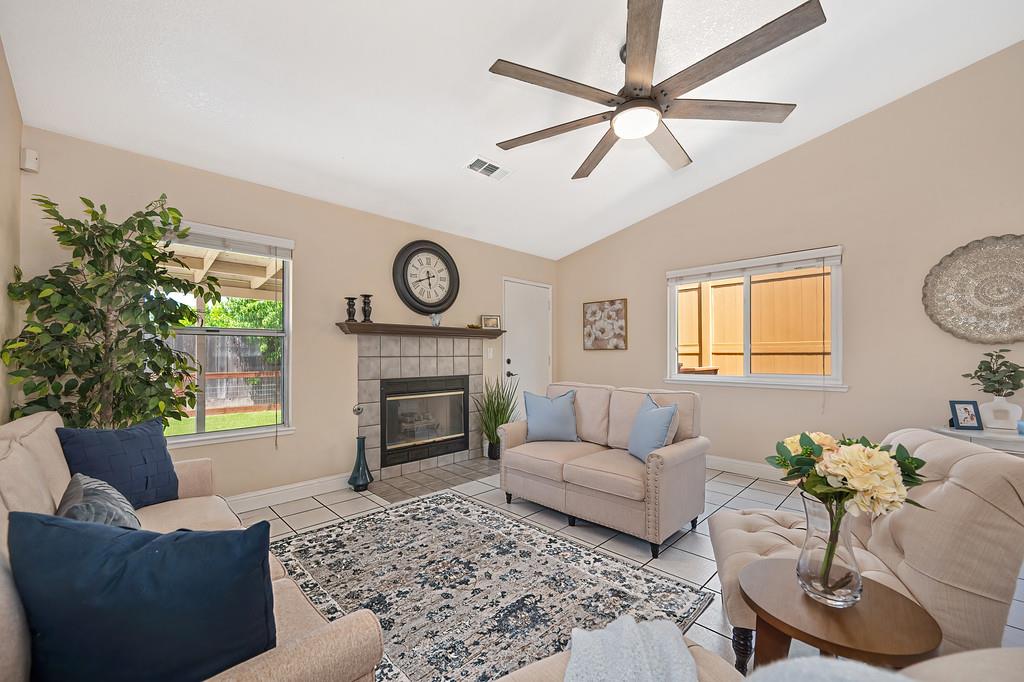 1578 E J, Oakdale, CA 95361