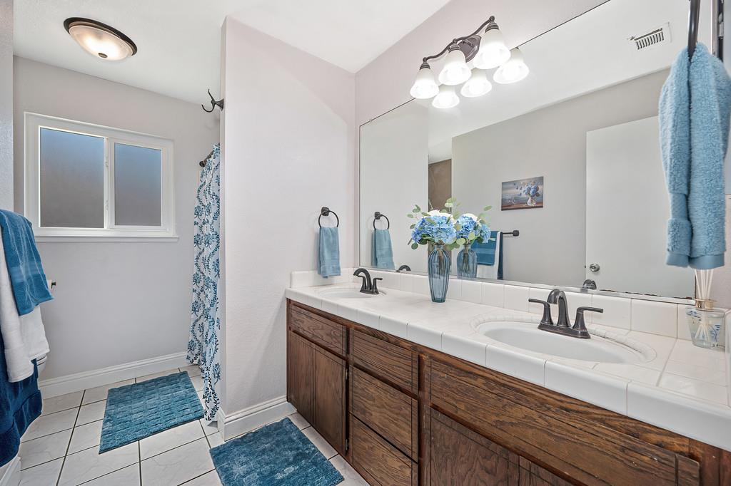 1578 E J, Oakdale, CA 95361