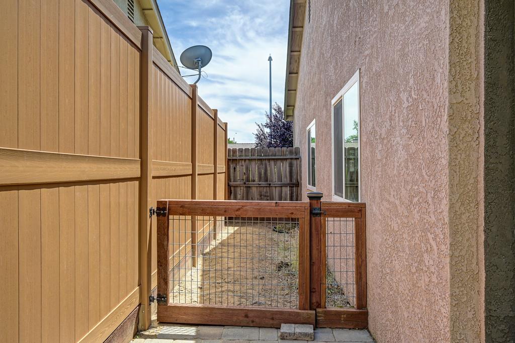 1578 E J, Oakdale, CA 95361