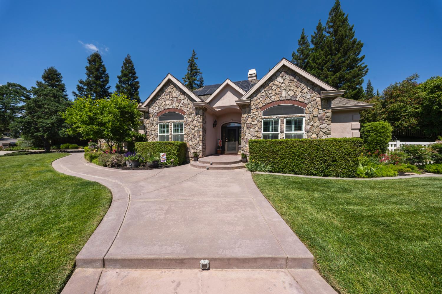 11318 Scarlet Oak Dr, Oakdale, CA 95361