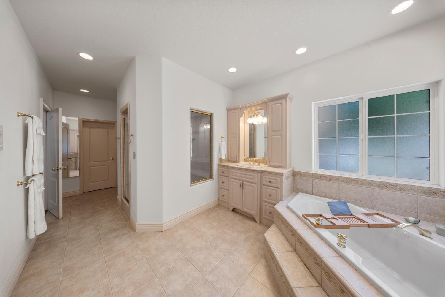 11318 Scarlet Oak Dr, Oakdale, CA 95361