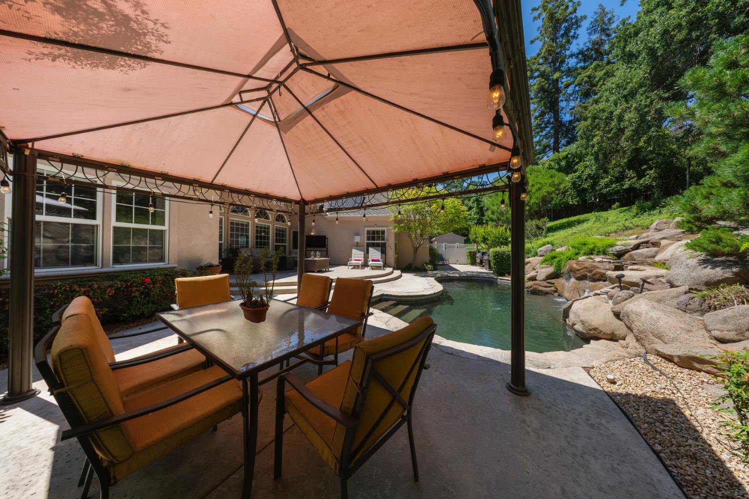 11318 Scarlet Oak Dr, Oakdale, CA 95361