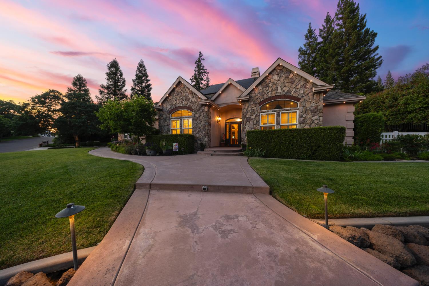 11318 Scarlet Oak Dr, Oakdale, CA 95361