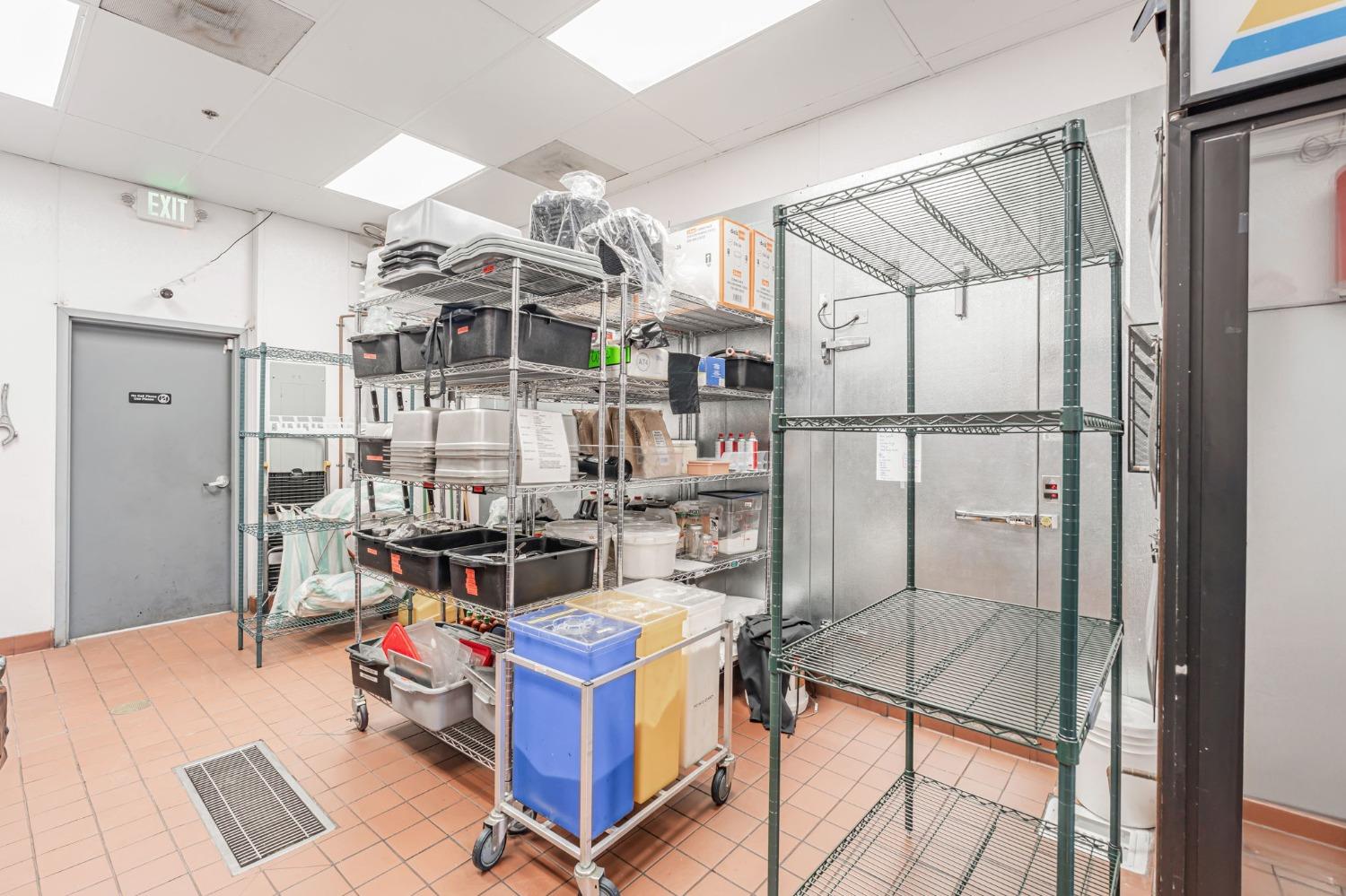 1050 W Monte Vista Ave, Turlock, CA 95382
