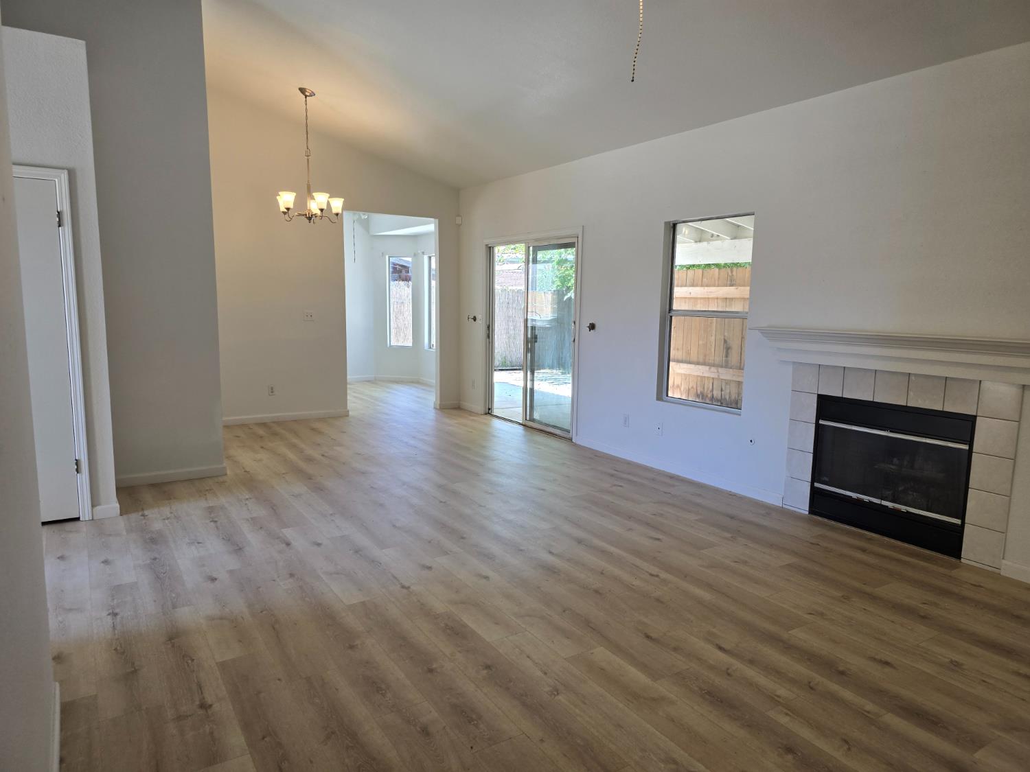 863 El Monte Ct, Los Banos, CA 93635