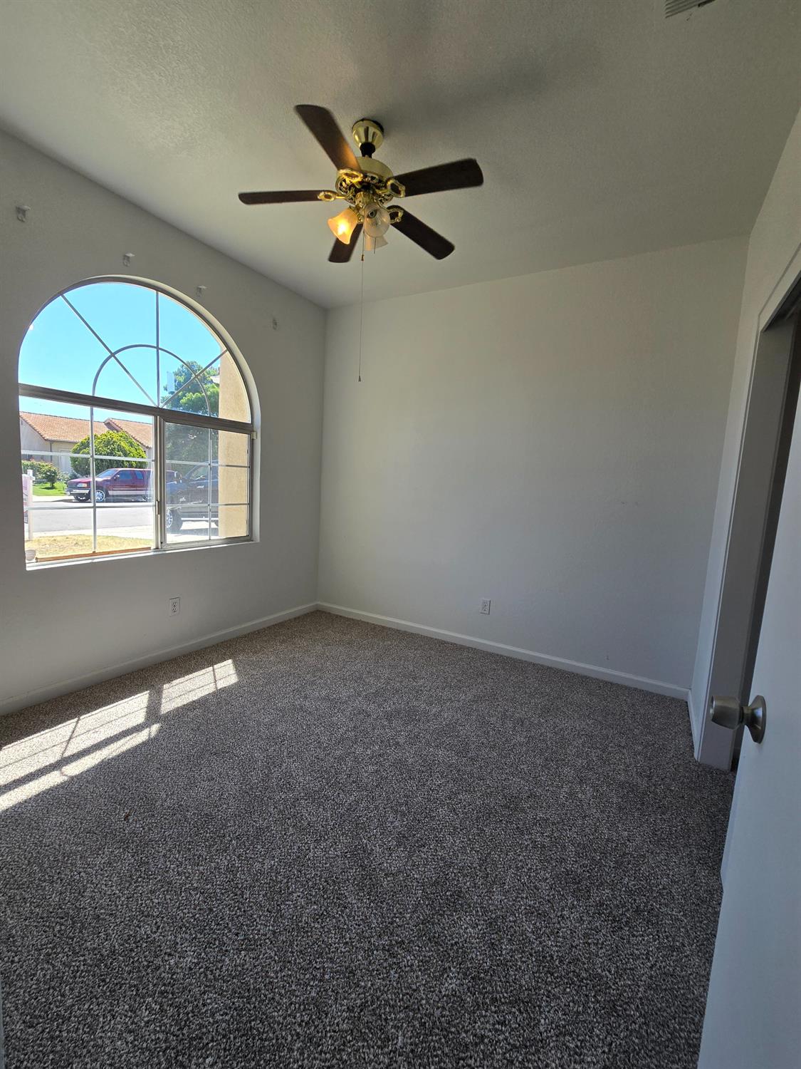 863 El Monte Ct, Los Banos, CA 93635
