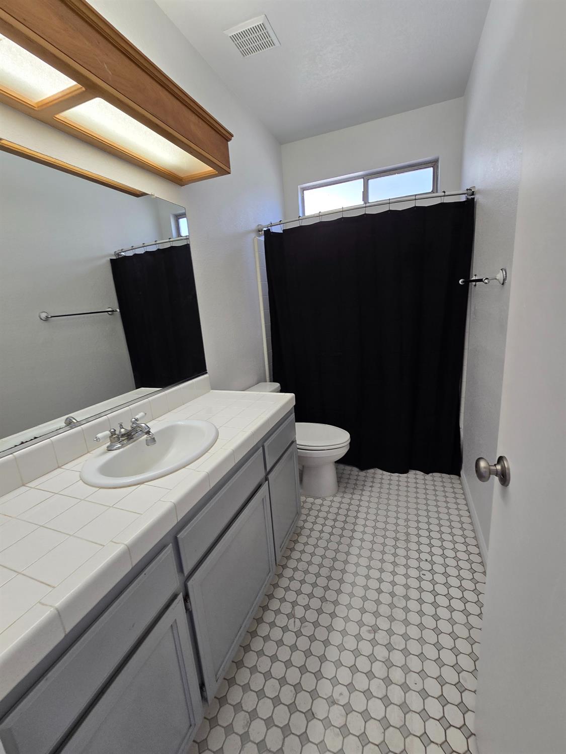 863 El Monte Ct, Los Banos, CA 93635