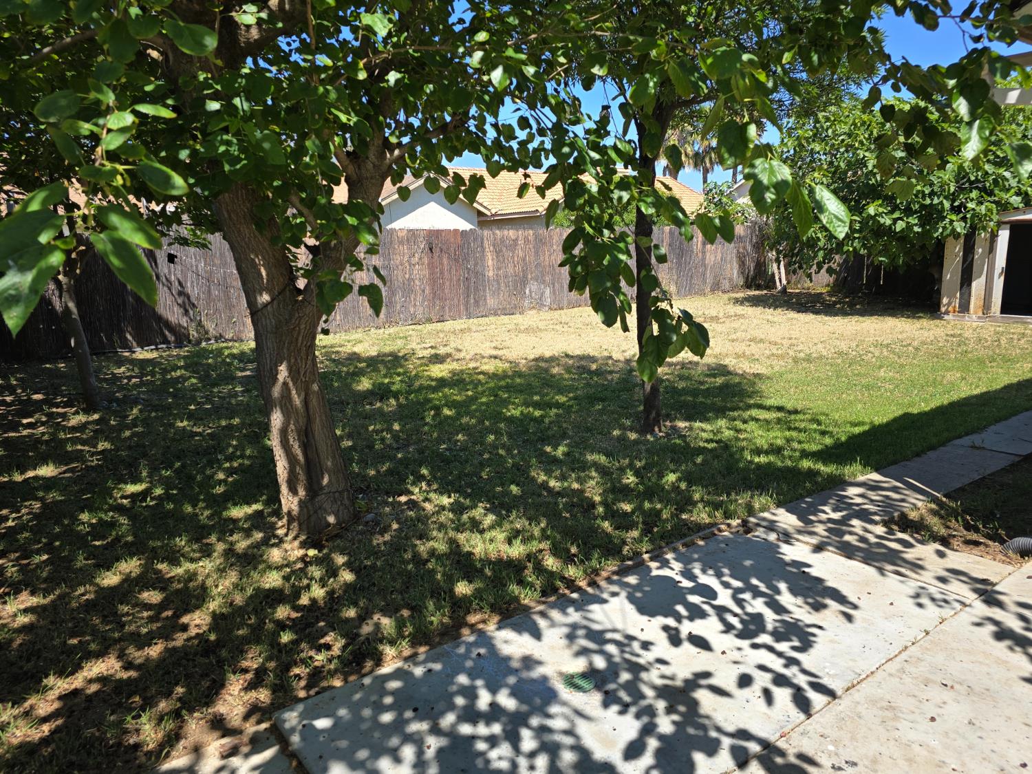 863 El Monte Ct, Los Banos, CA 93635