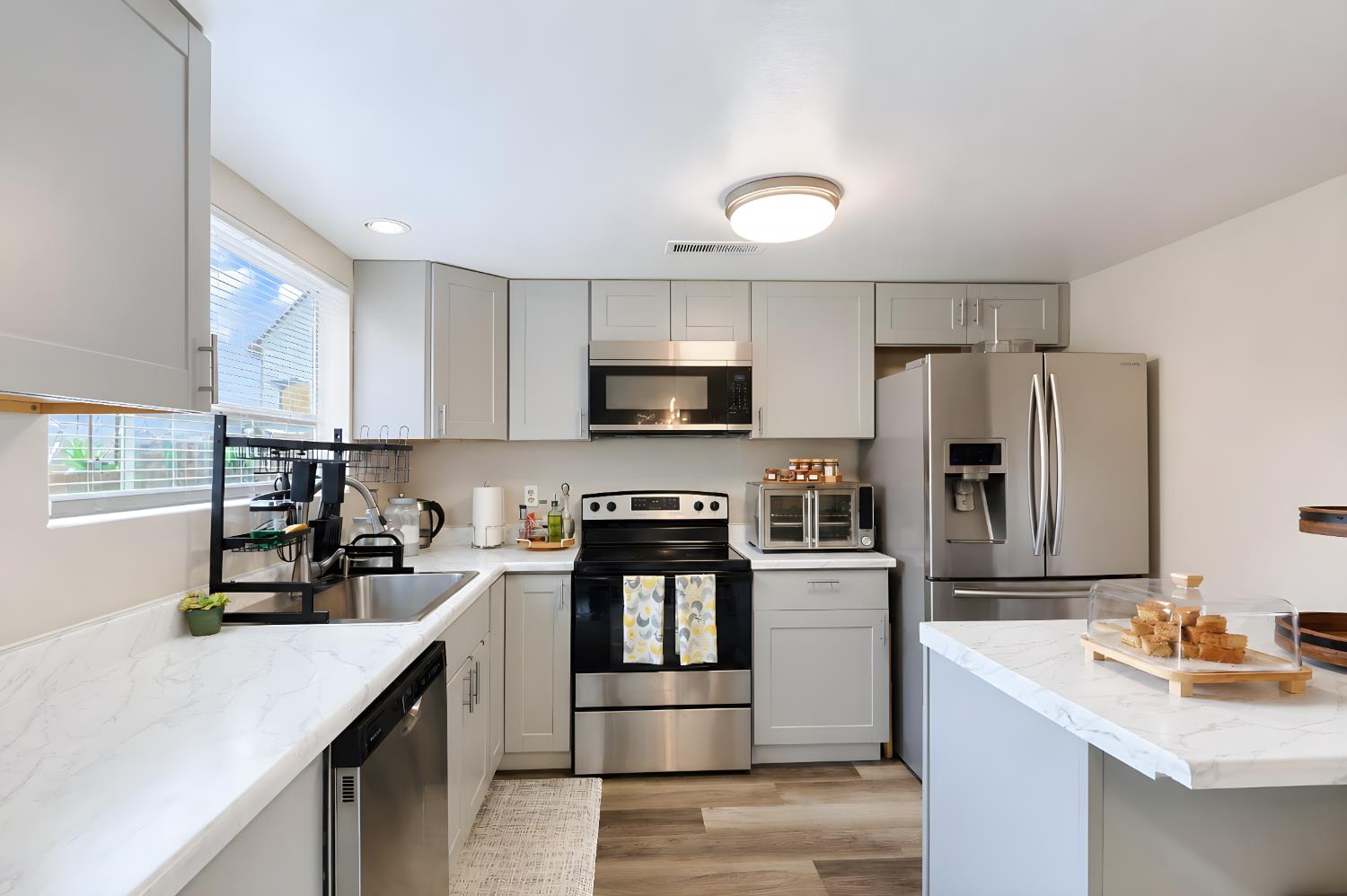 1670 W North Bear Creek Dr, Merced, CA 95348