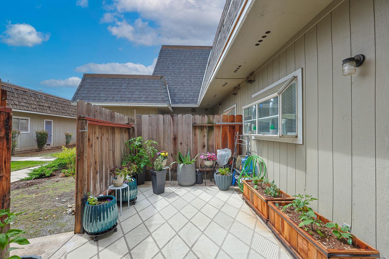 1670 W North Bear Creek Dr, Merced, CA 95348
