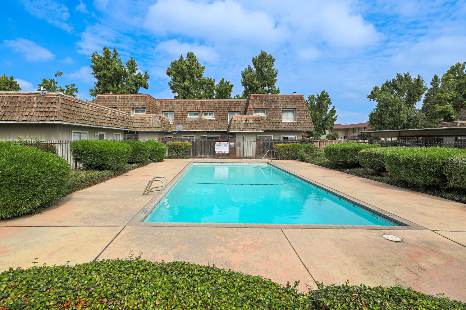 1670 W North Bear Creek Dr, Merced, CA 95348