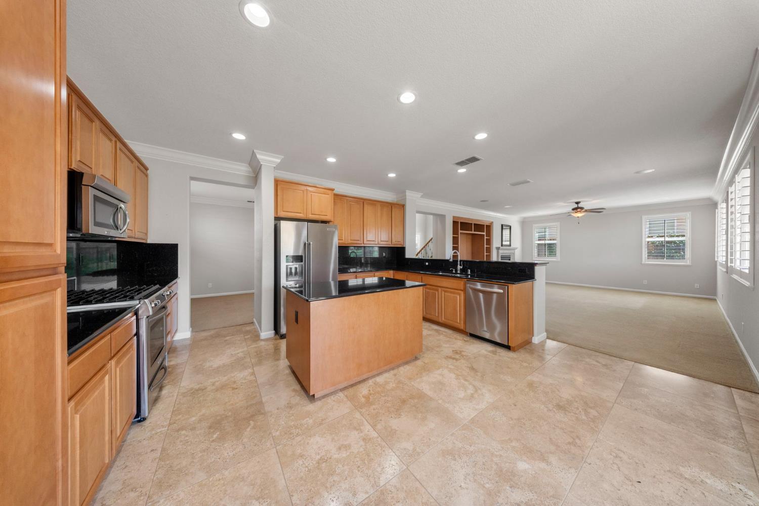 20761 Fairway Dr, Patterson, CA 95363