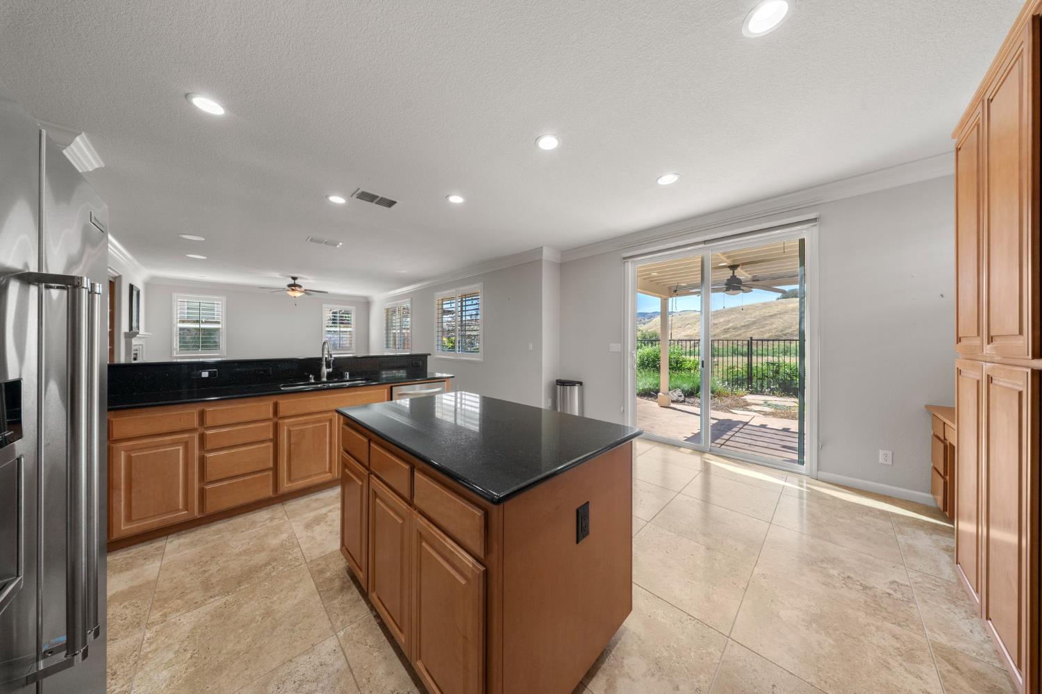 20761 Fairway Dr, Patterson, CA 95363