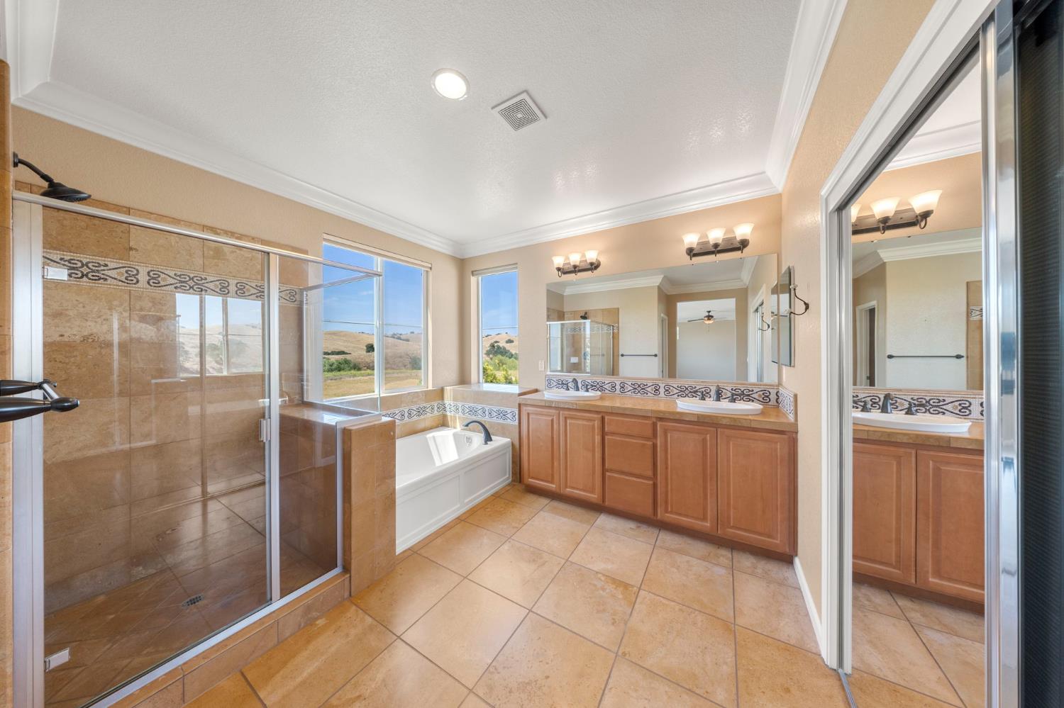 20761 Fairway Dr, Patterson, CA 95363