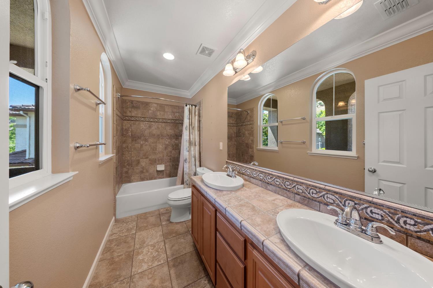 20761 Fairway Dr, Patterson, CA 95363