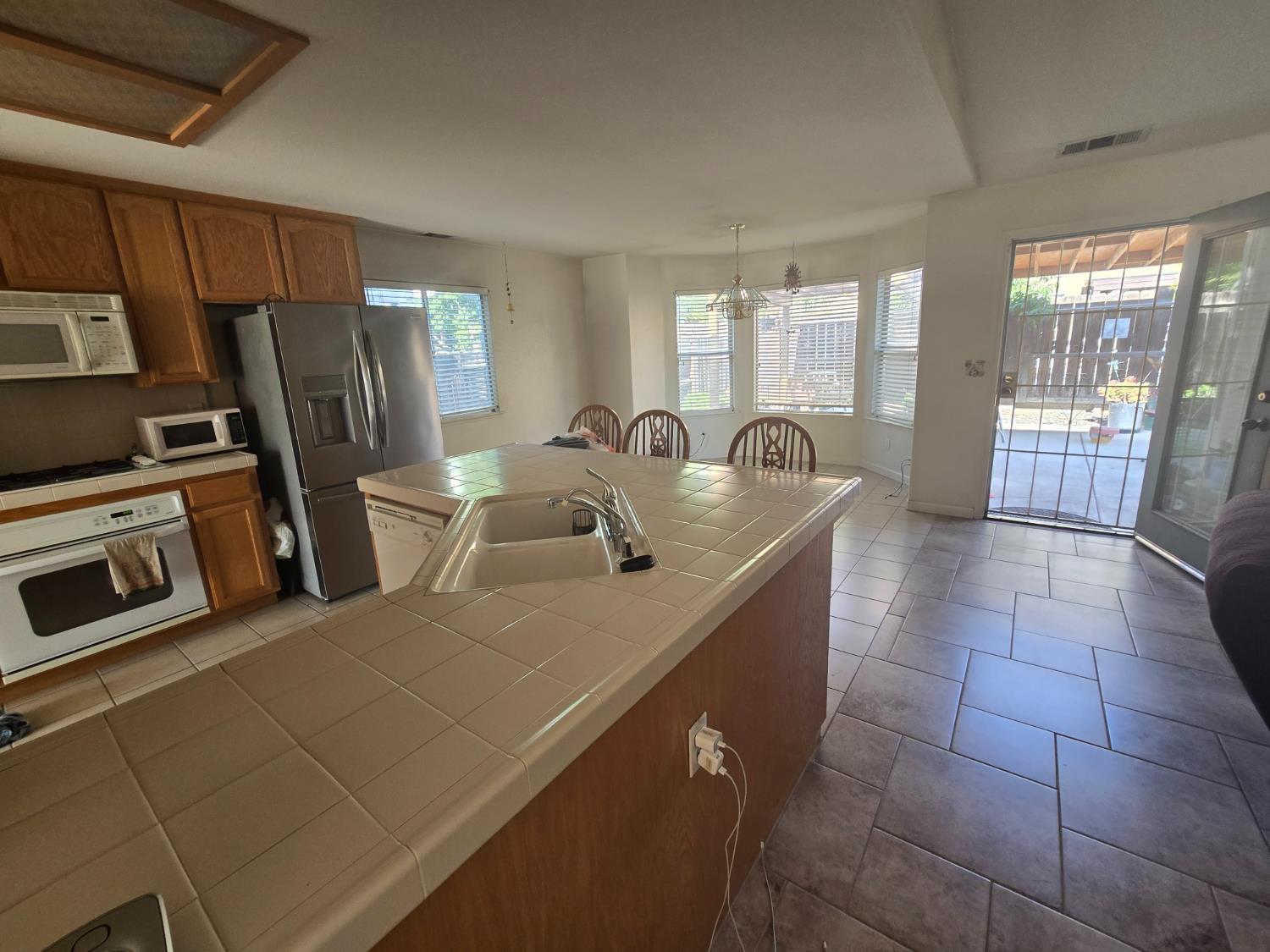 1613 Bay St, Los Banos, CA 93635