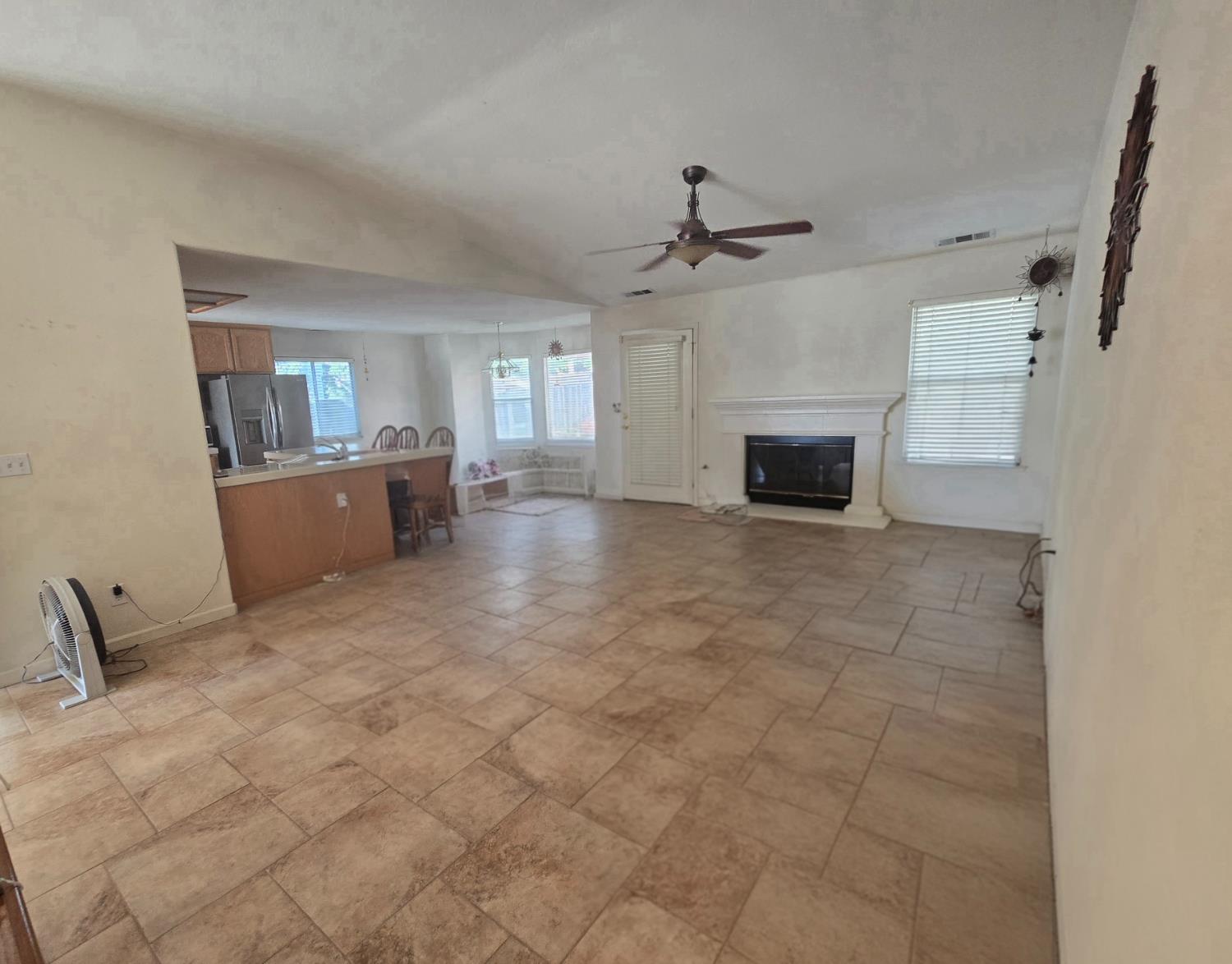 1613 Bay St, Los Banos, CA 93635