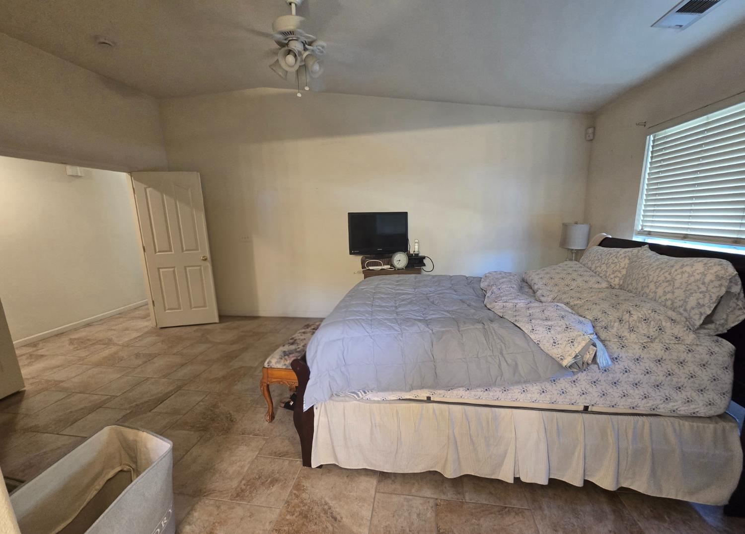 1613 Bay St, Los Banos, CA 93635