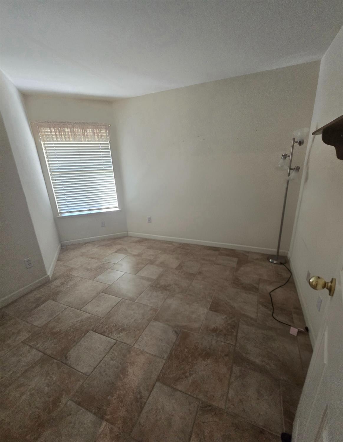 1613 Bay St, Los Banos, CA 93635