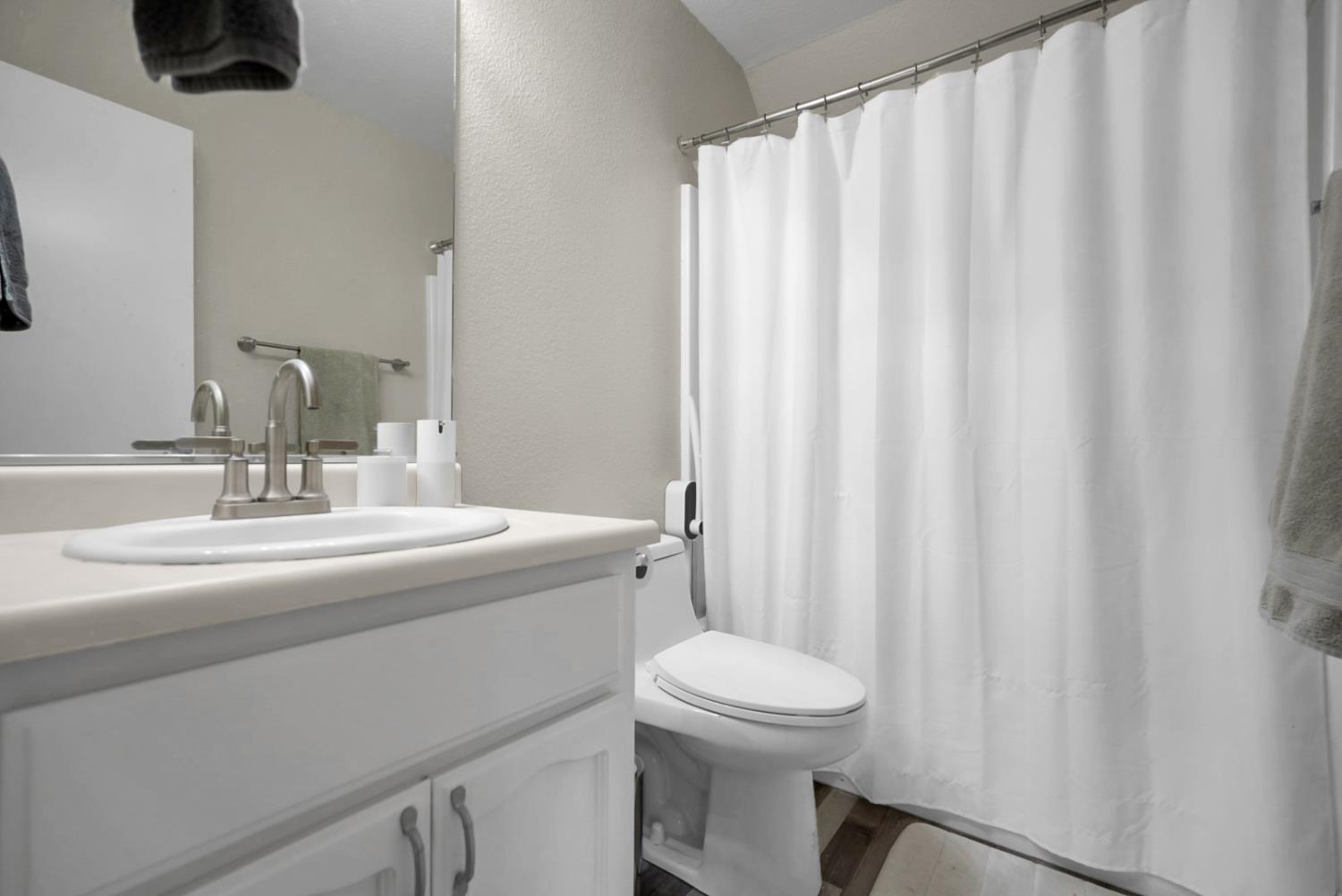 452 Benjamin Place, Manteca, CA 95337