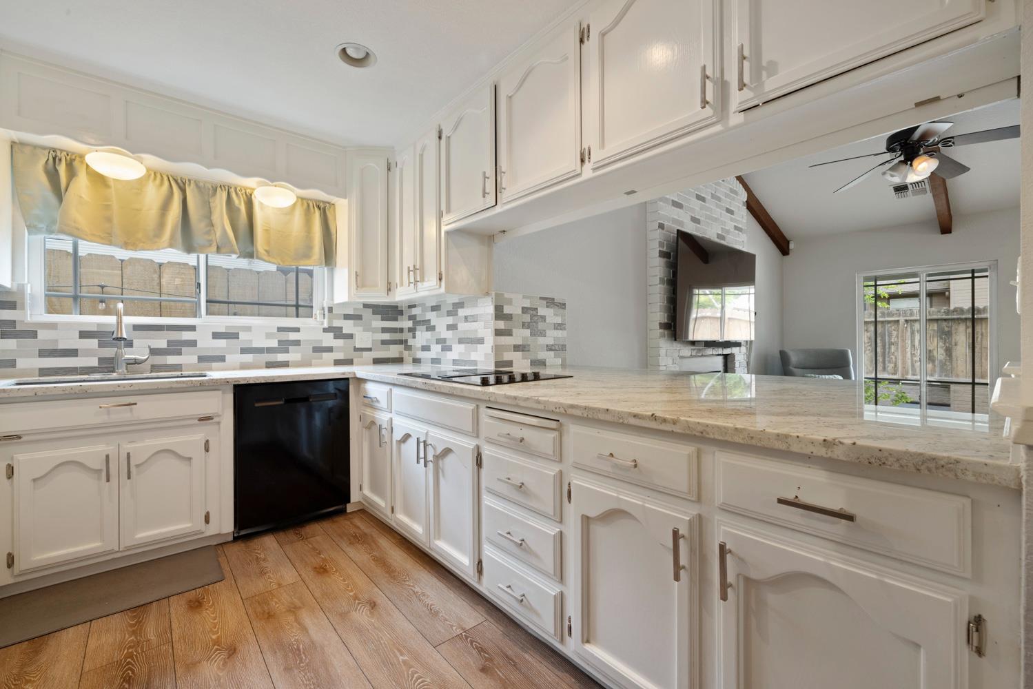 2408 Seaglen Dr, Modesto, CA 95355