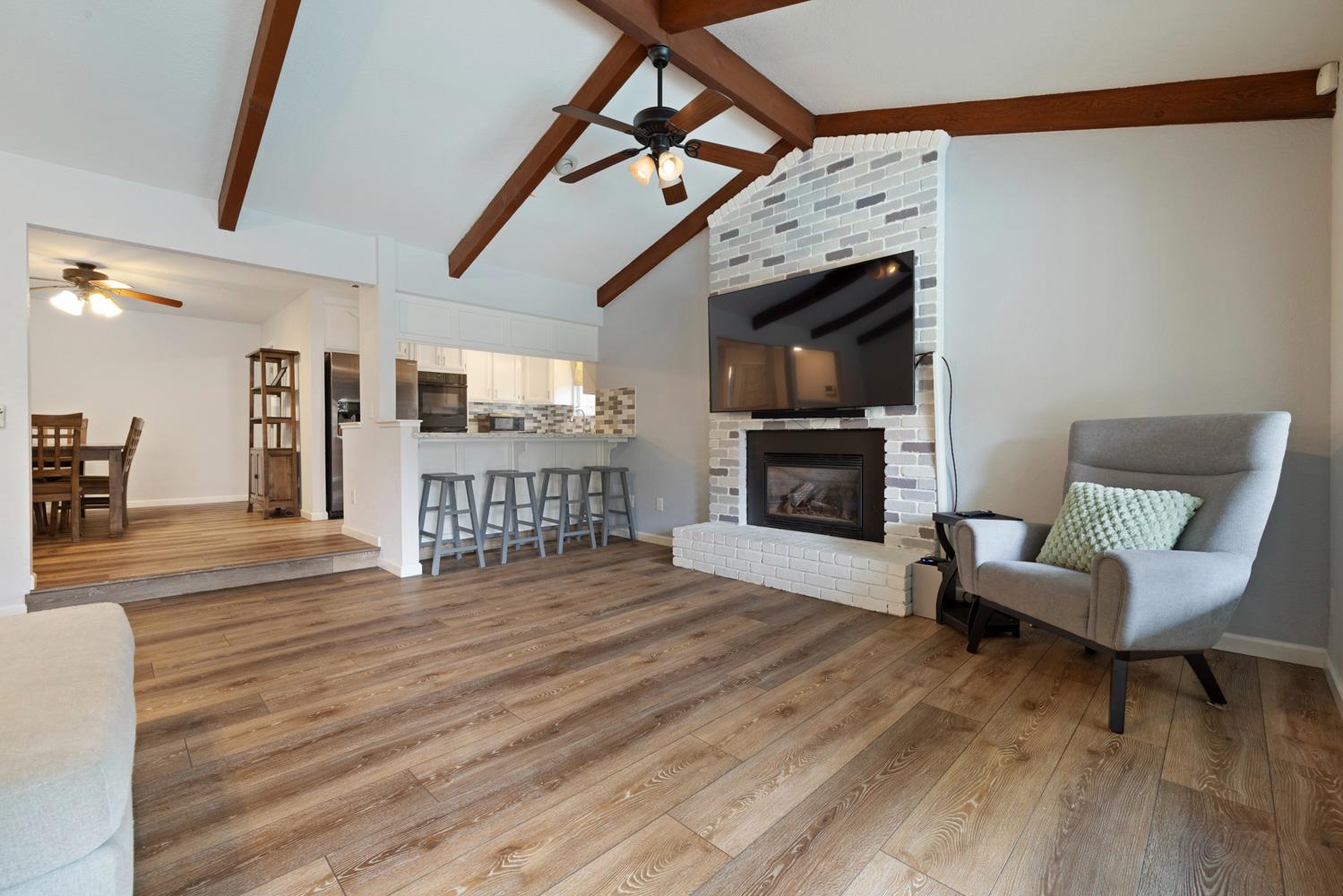 2408 Seaglen Dr, Modesto, CA 95355