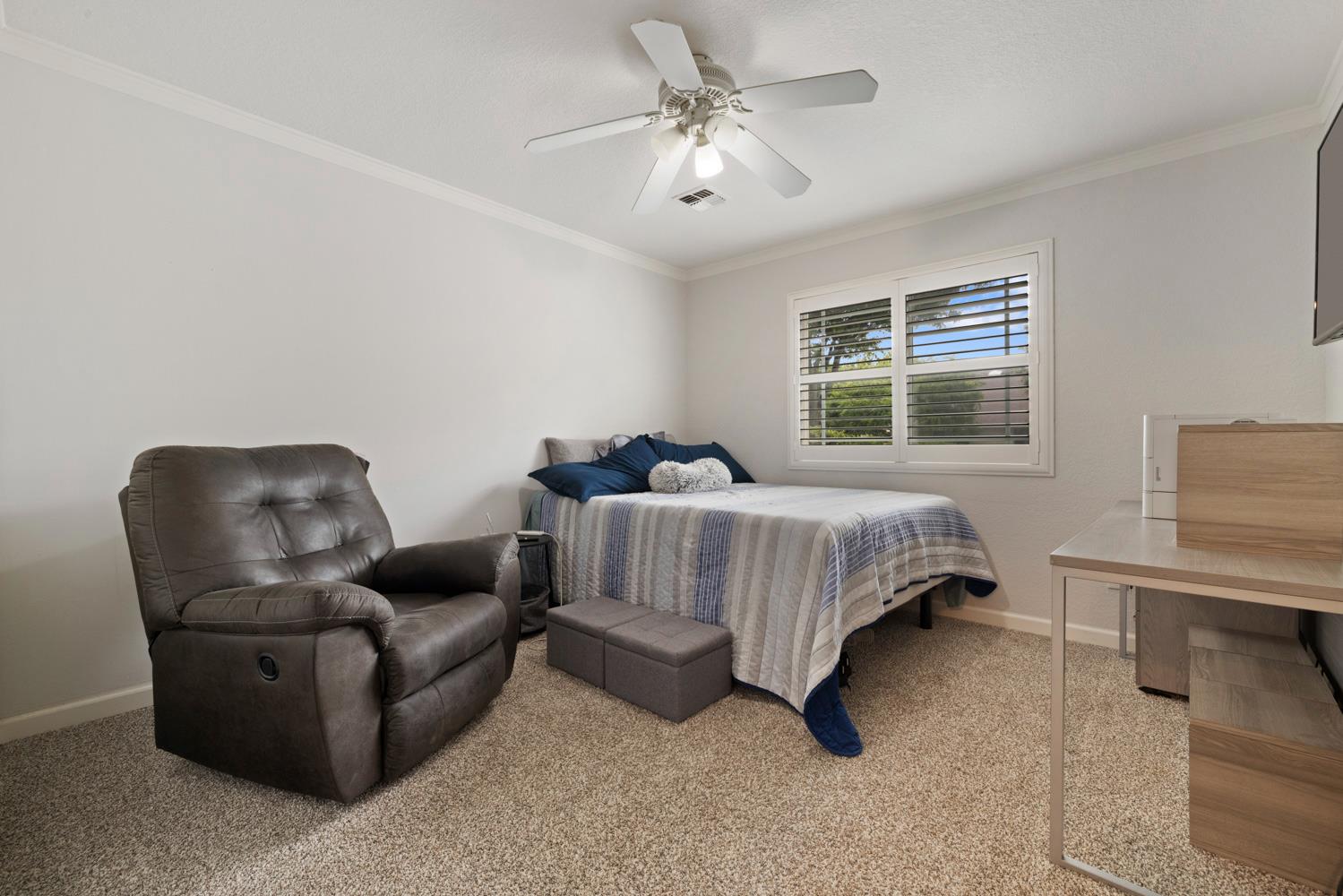 2408 Seaglen Dr, Modesto, CA 95355