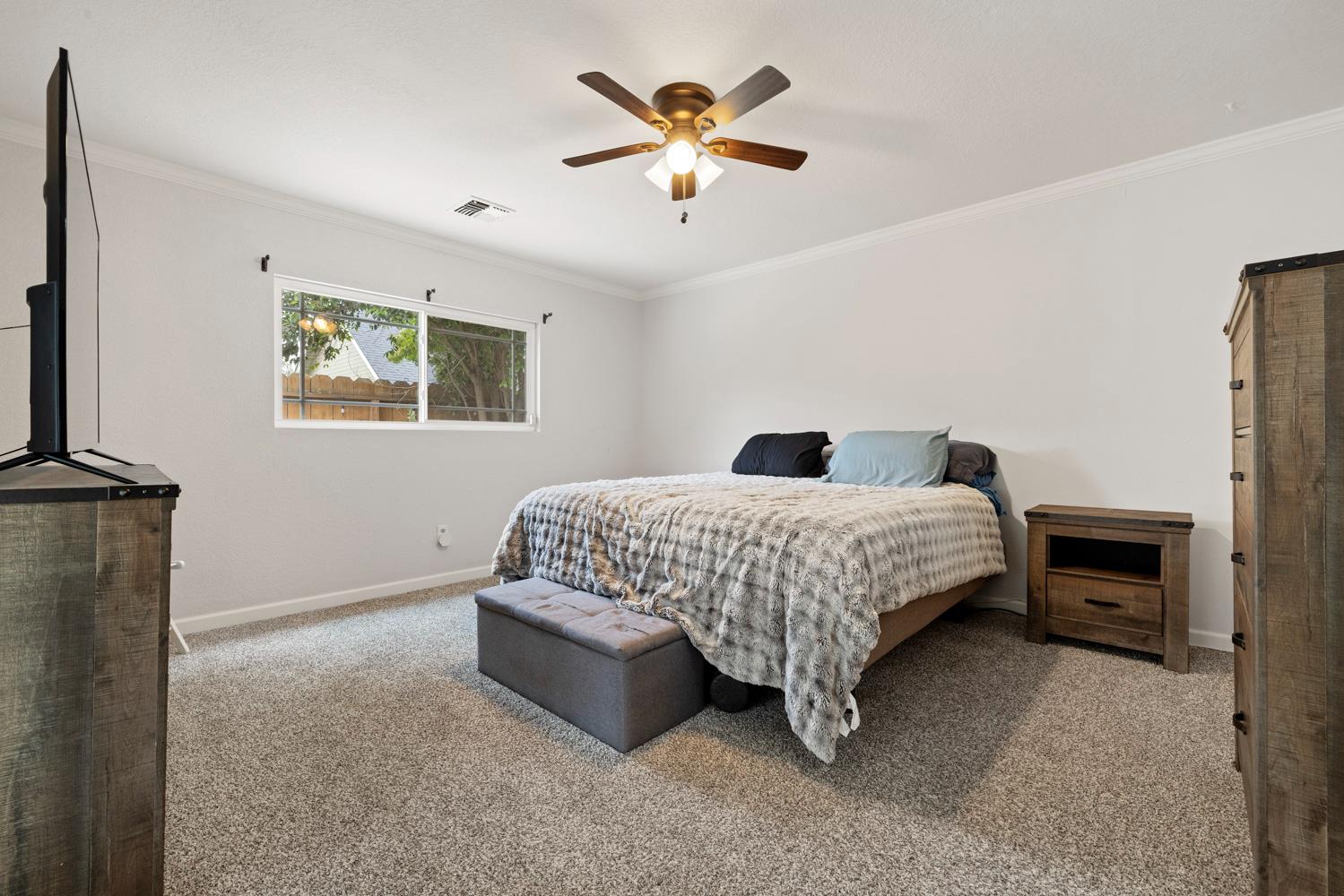2408 Seaglen Dr, Modesto, CA 95355