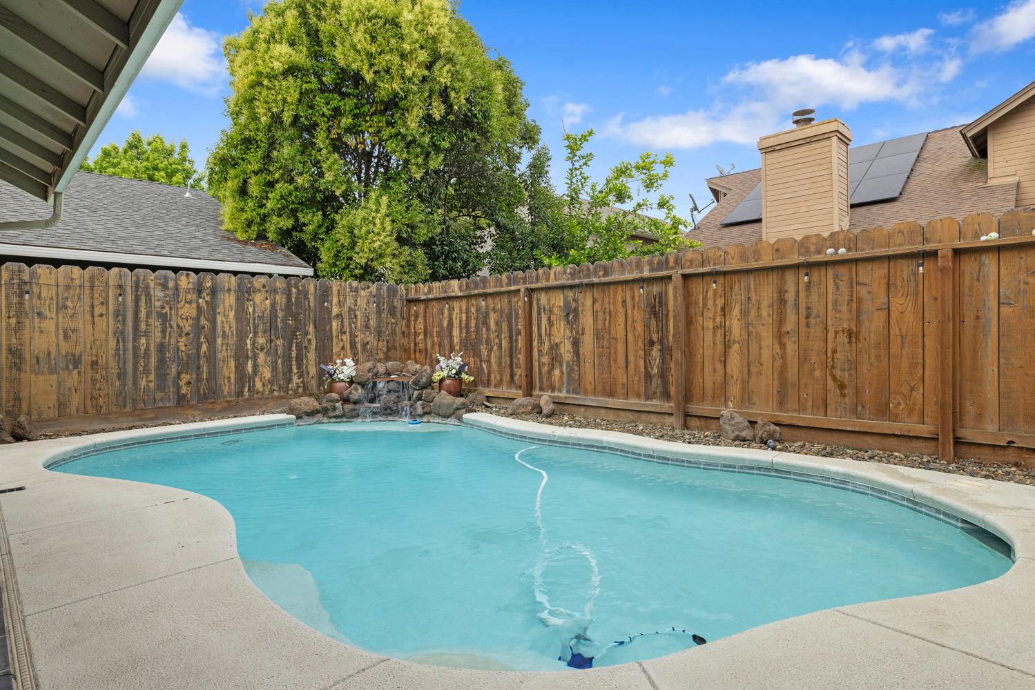 2408 Seaglen Dr, Modesto, CA 95355