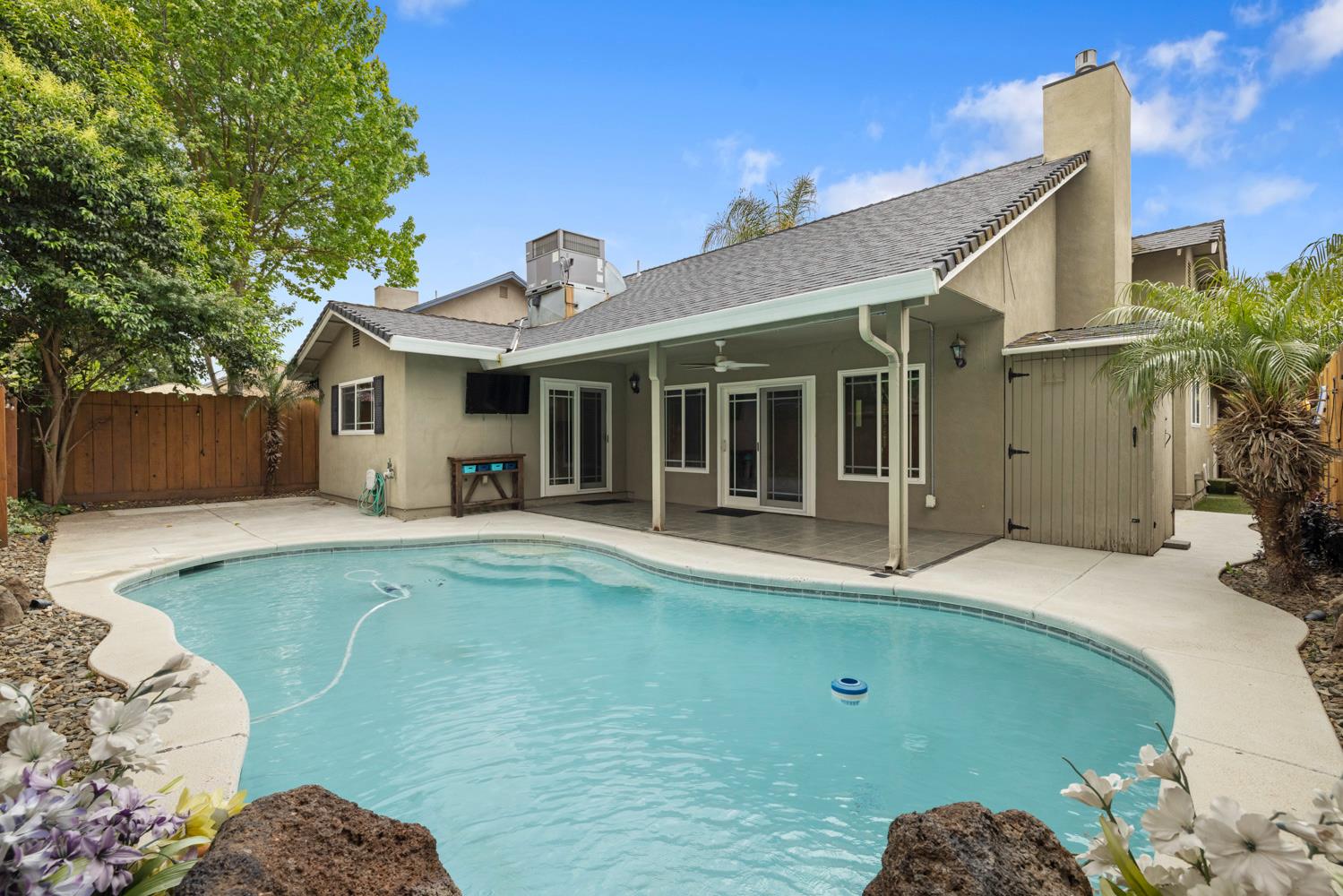 2408 Seaglen Dr, Modesto, CA 95355