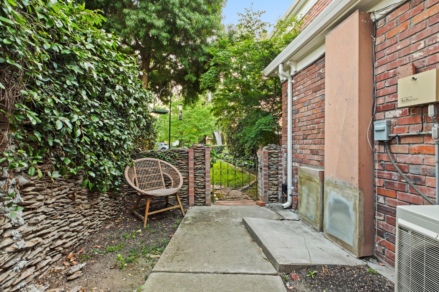 930 Sycamore Ave, Modesto, CA 95350