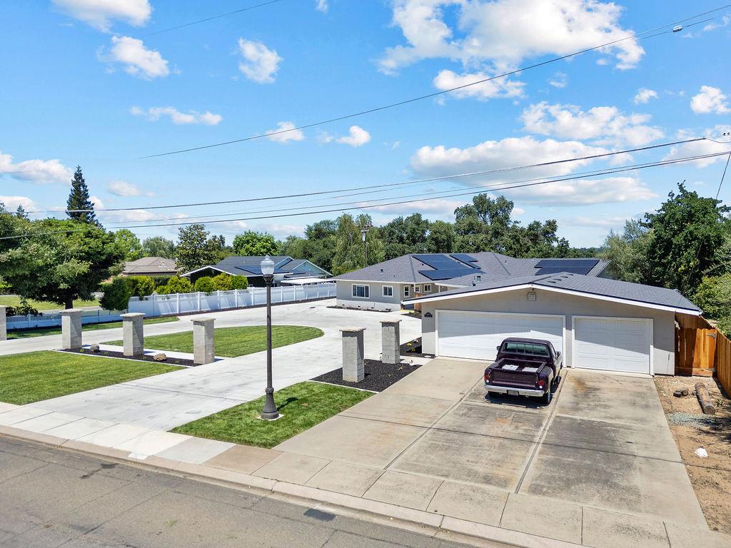 6950 Arrowwood Dr, Riverbank, CA 95367