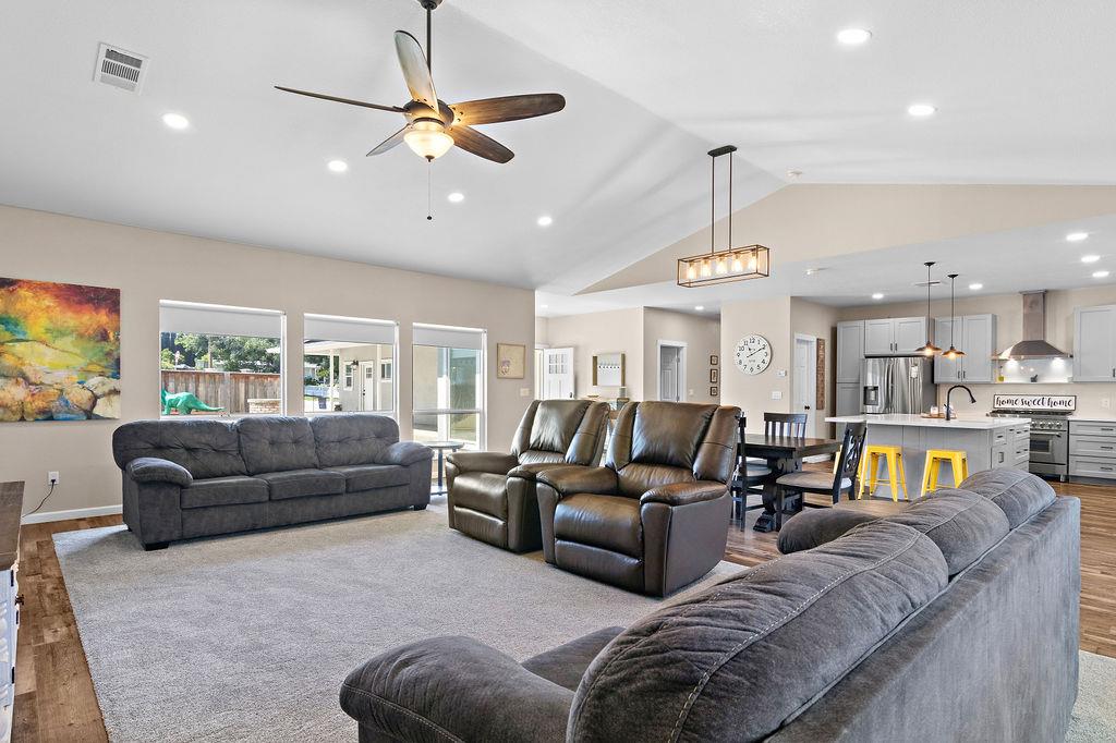 6950 Arrowwood Dr, Riverbank, CA 95367