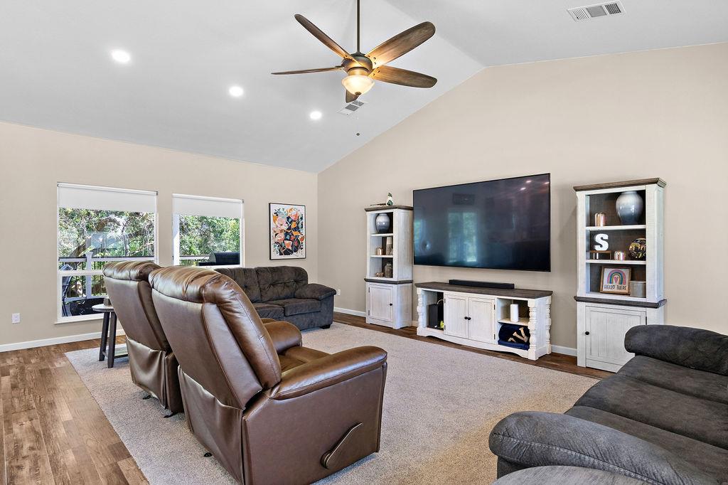 6950 Arrowwood Dr, Riverbank, CA 95367