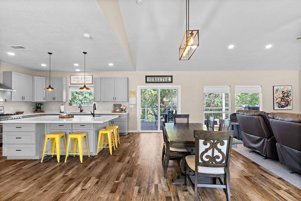 6950 Arrowwood Dr, Riverbank, CA 95367