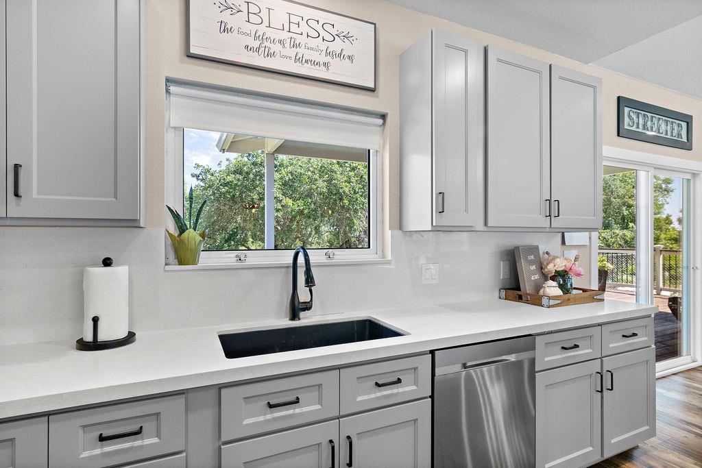 6950 Arrowwood Dr, Riverbank, CA 95367