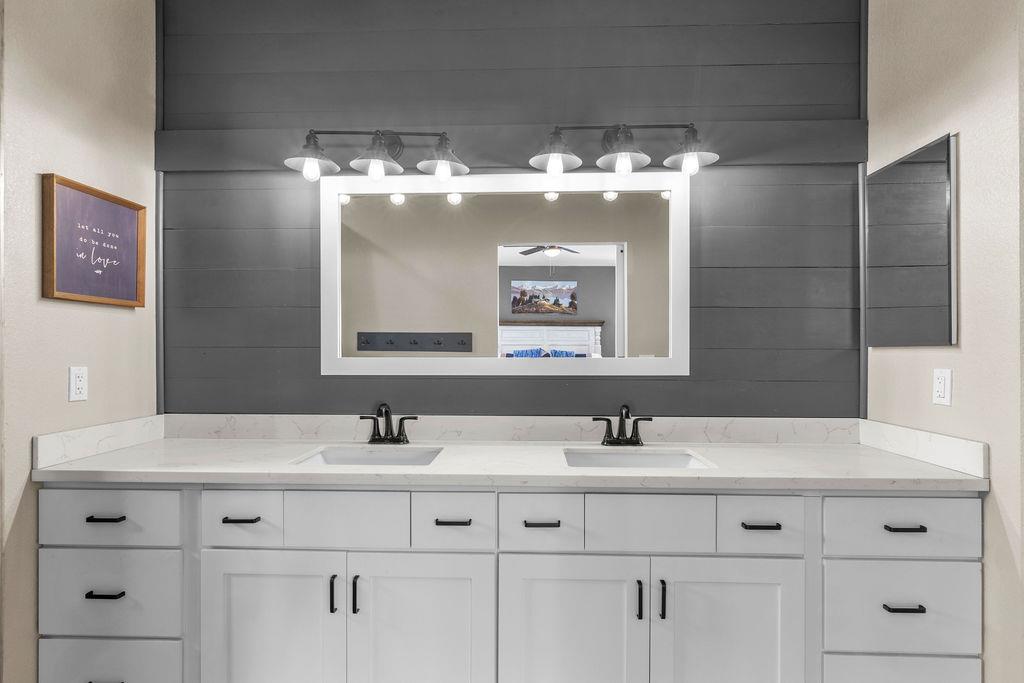6950 Arrowwood Dr, Riverbank, CA 95367