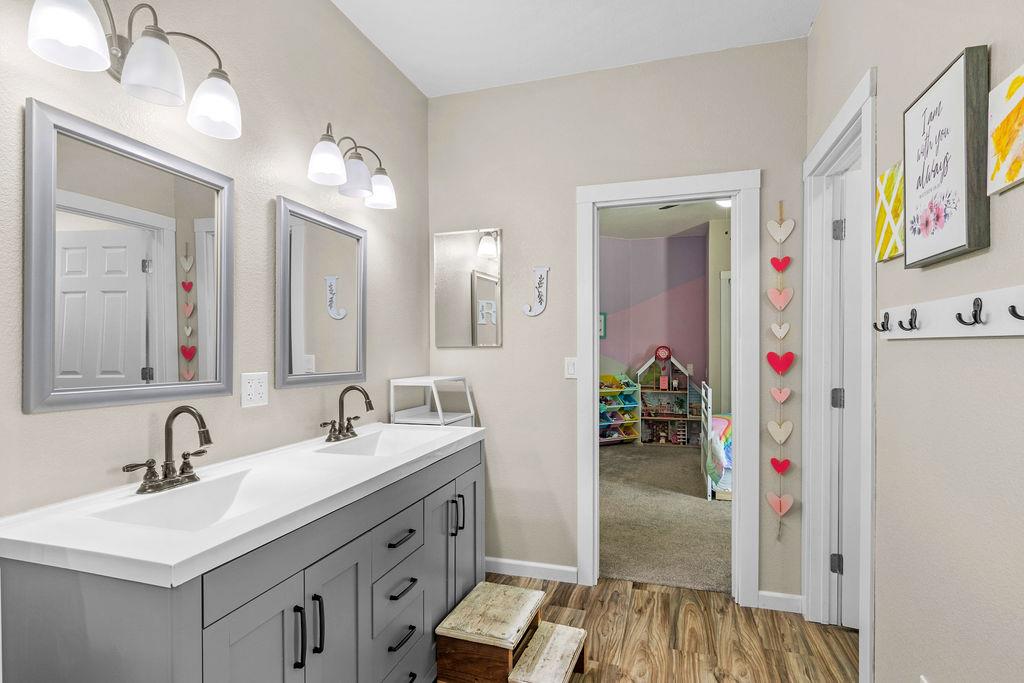 6950 Arrowwood Dr, Riverbank, CA 95367