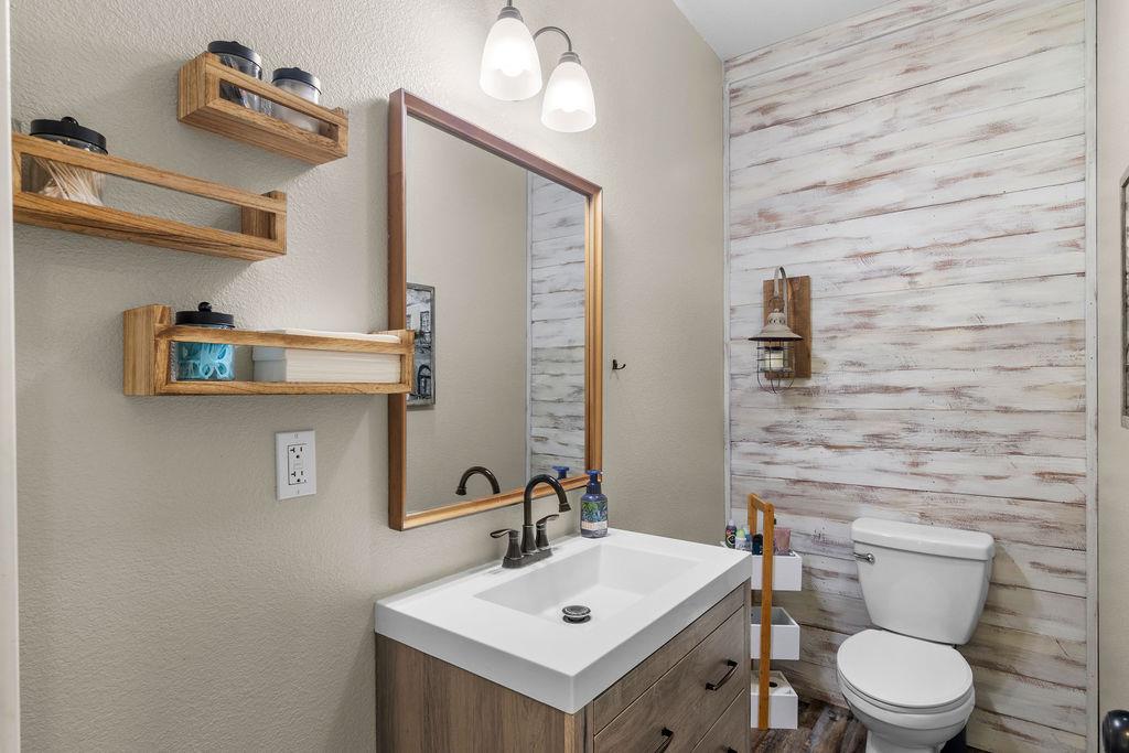 6950 Arrowwood Dr, Riverbank, CA 95367