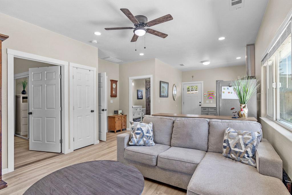 6950 Arrowwood Dr, Riverbank, CA 95367