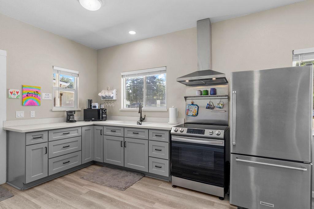 6950 Arrowwood Dr, Riverbank, CA 95367