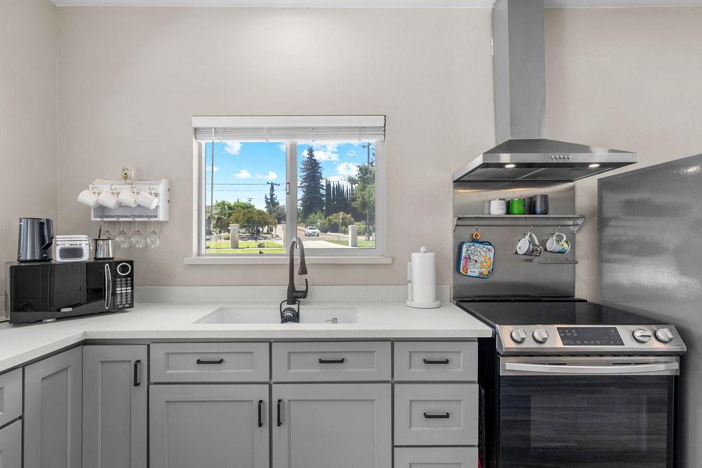 6950 Arrowwood Dr, Riverbank, CA 95367