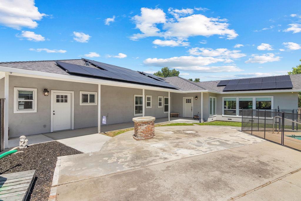 6950 Arrowwood Dr, Riverbank, CA 95367