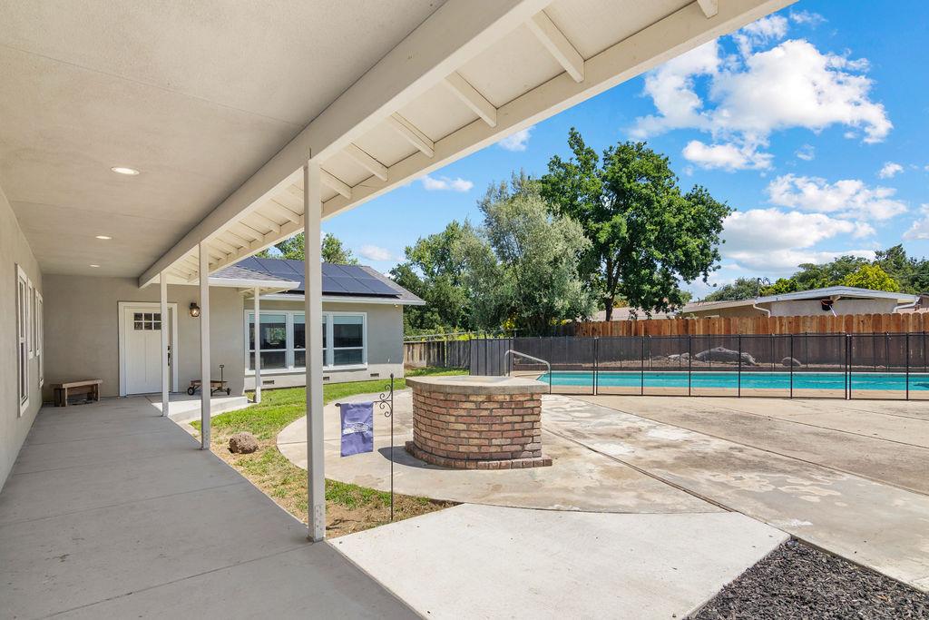 6950 Arrowwood Dr, Riverbank, CA 95367
